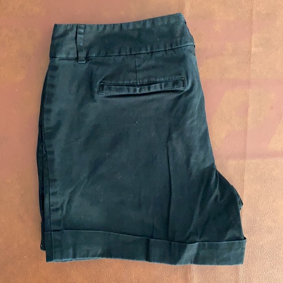 Maison Jules - “Maddie” Everyday Short (Black) - Picture 2 of 4